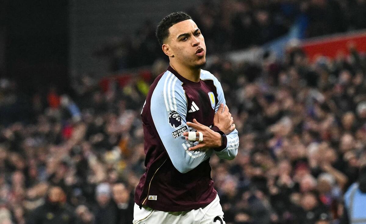 Le dio el triunfo a Aston Villa sobre Manchester United con dos golazos.