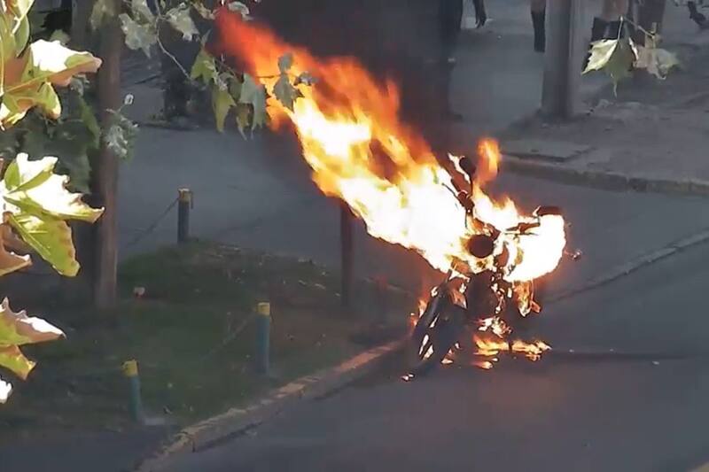 El chofer quedó detenido. Captura Video.