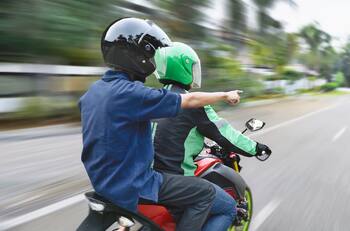 Motociclistas que infrinjan esta norma arriesgan multas de hasta $670.000, según la Ley del Tránsito