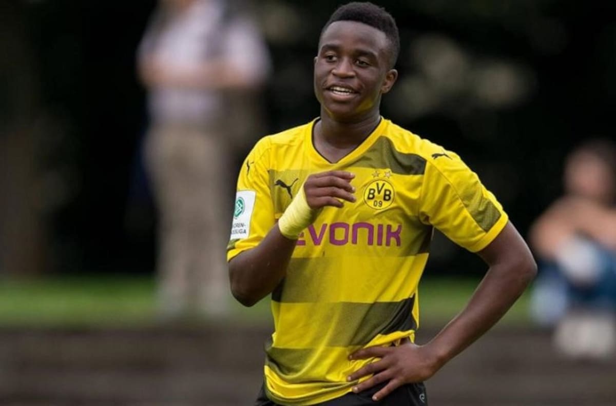 Juvenil del Borussia Dortmund hace historia tras firmar millonario contrato con Nike