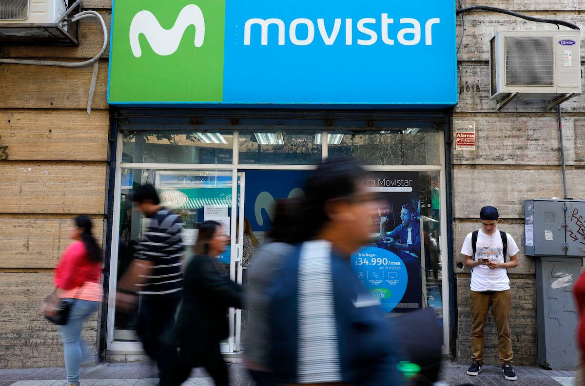 “Para mantener nuestra empresa sostenible”: La carta con que Movistar despidió a 400 trabajadores