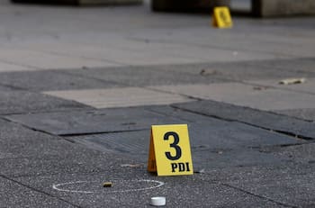 Mujer recibe disparo en la cabeza luego de asomarse por una ventana