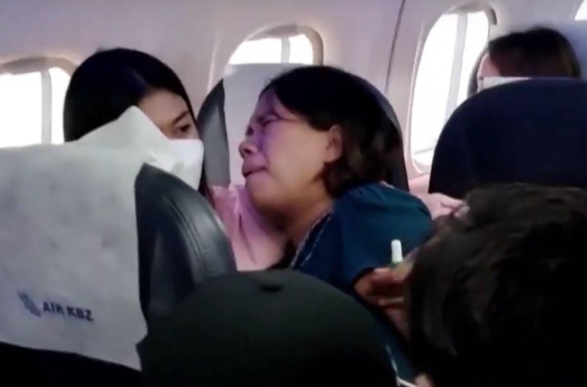VIDEO | Mujer dio luz en pleno vuelo y fue asistida por los pasajeros
