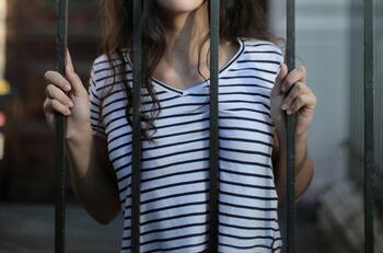 ¿Quién es la mujer extranjera detenida en Chile que no quieren recibir ni en Colombia ni en Venezuela?