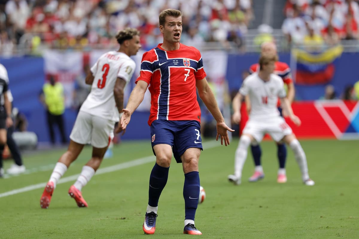 Alexander Sorloth en la caída de Noruega. Foto: EFE.
