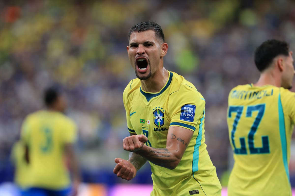 Bruno Guimaraes, volante de Brasil.