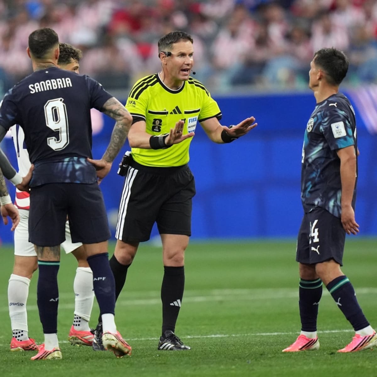 VIDEO | ¡Se aplicó el nuevo reglamento! El VAR ayudó al árbitro con la “confusión de identidad” en el EE.UU vs. Paraguay