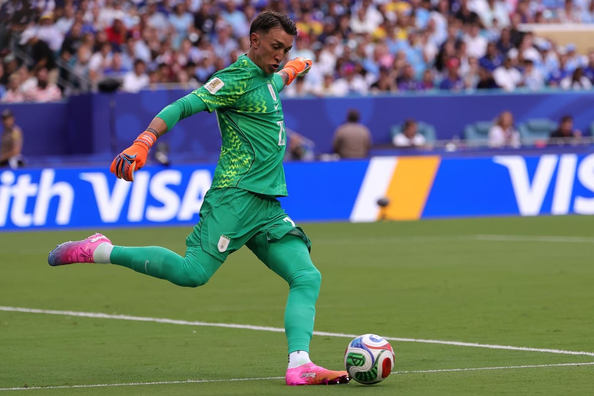 Fernando Muslera habría estado enfermo justo antes del partido ante los españoles. Foto: EFE