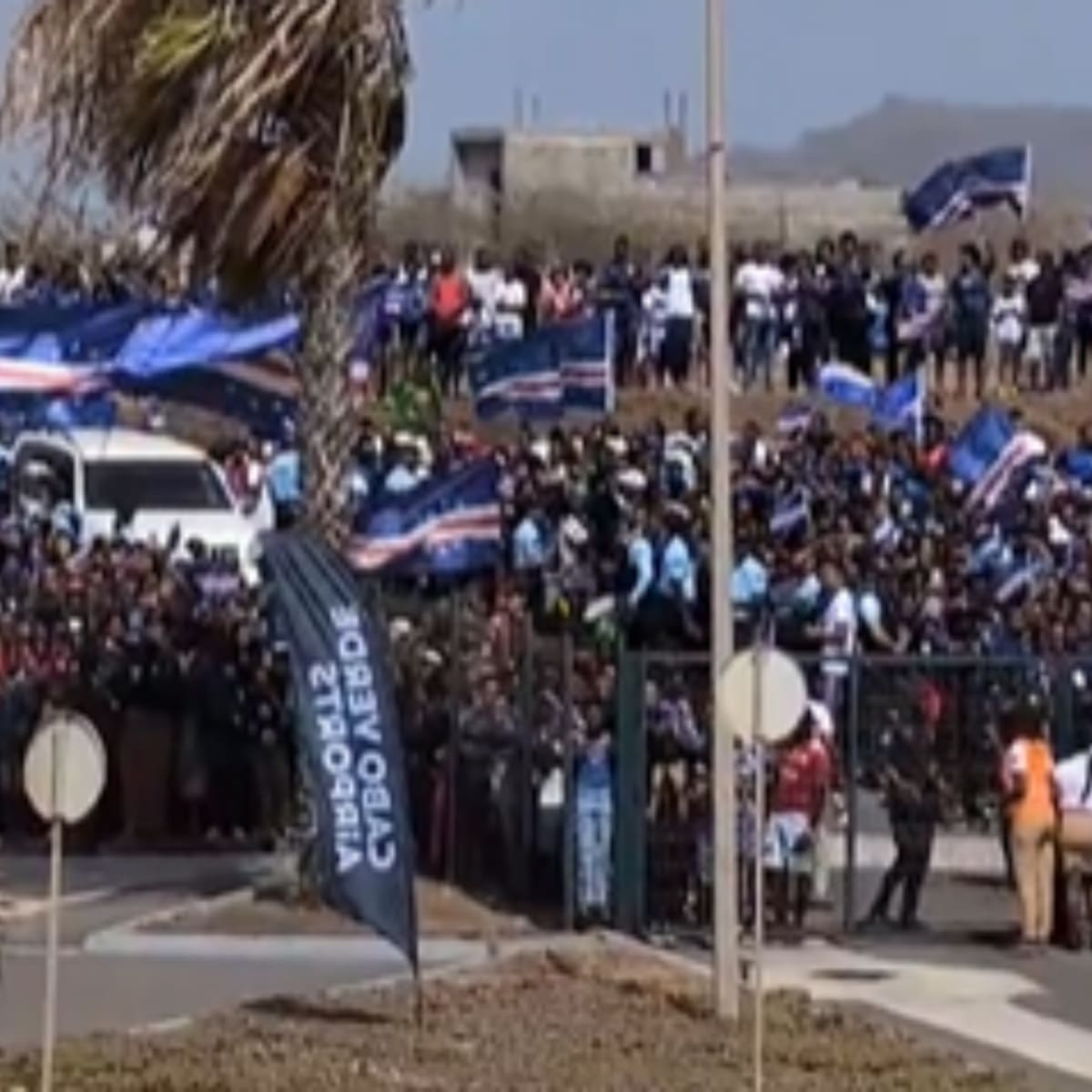 VIDEO | Locura: el recibimiento de héroes que tuvo la Selección de Cabo Verde al llegar al país