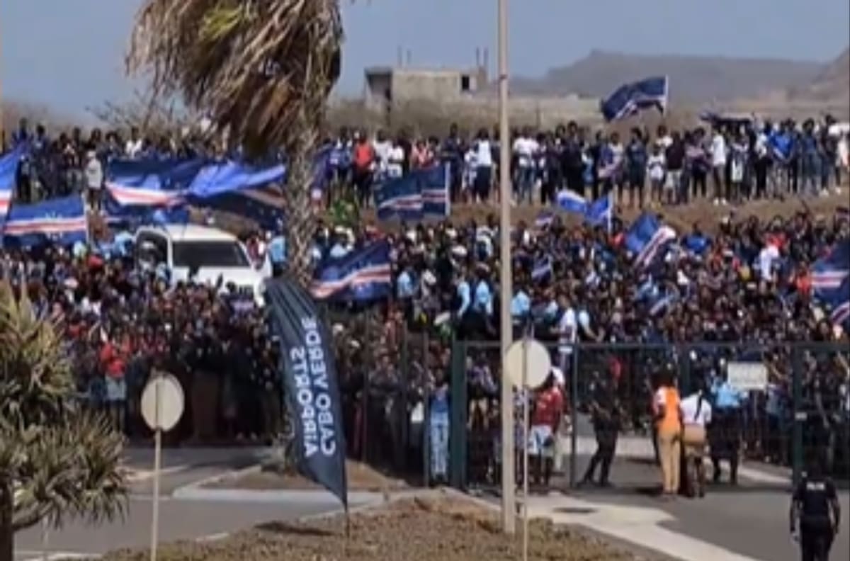 VIDEO | Locura: el recibimiento de héroes que tuvo la Selección de Cabo Verde al llegar al país