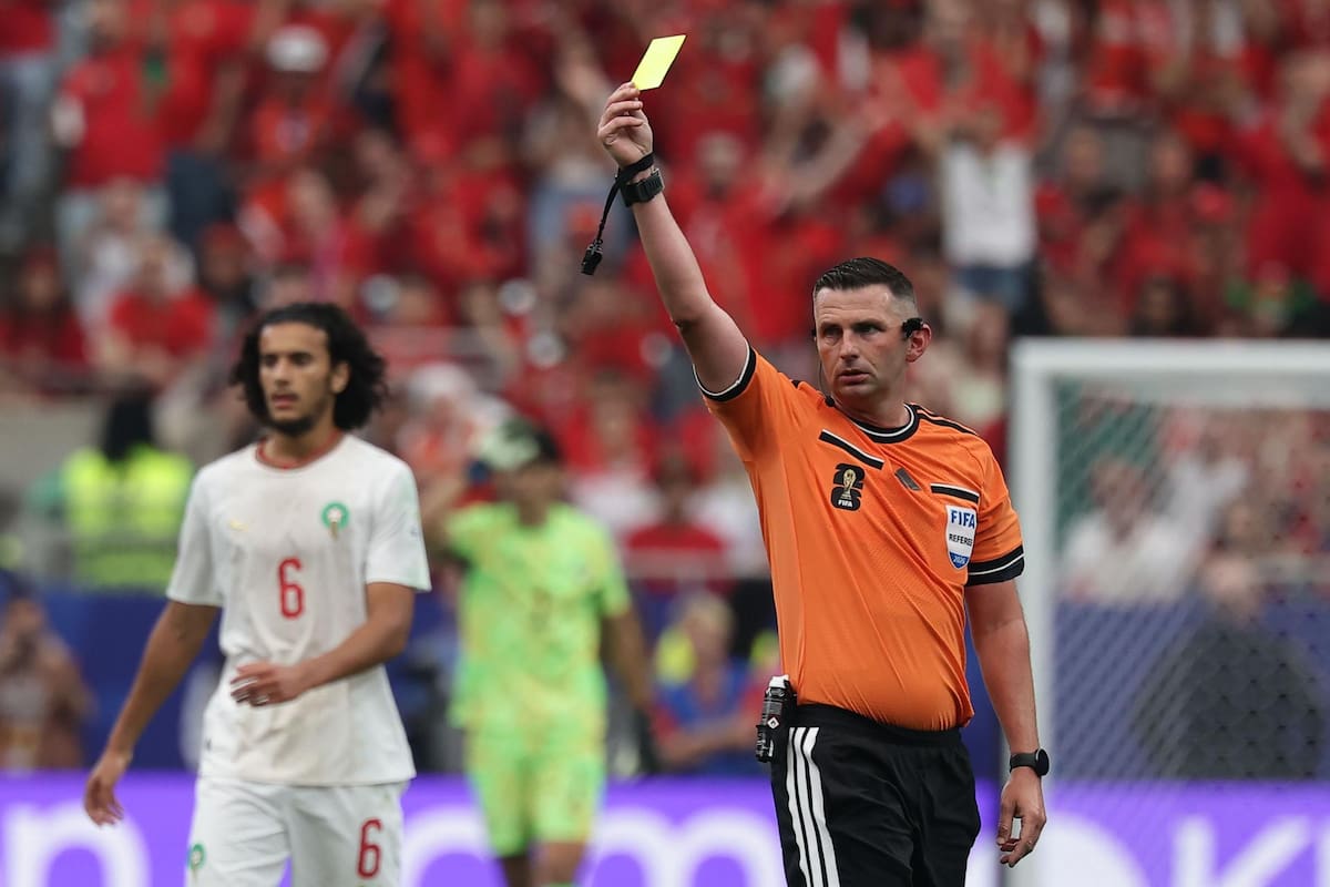 Por decisión de la FIFA, Argentina no puede ser dirigida por árbitros ingleses. Michael Oliver es uno de ellos. Foto: EFE.