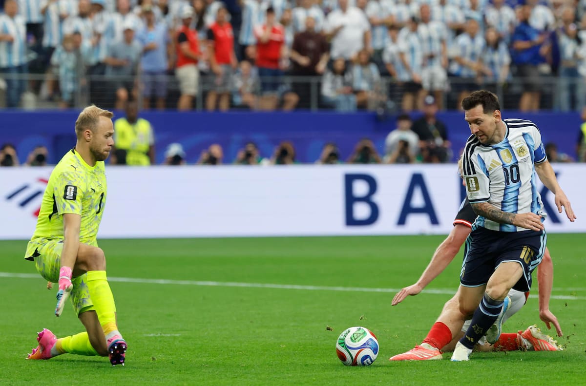 Argentina vence a Austria y pasa de ronda en tarde histórica de Lionel Messi
