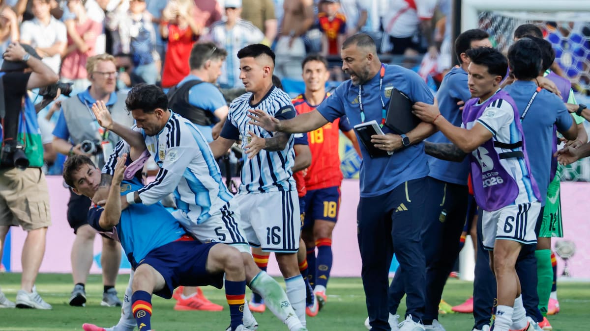 Inentendible: La FIFA se hizo la loca y no tomó medidas disciplinarias contra Leandro Paredes