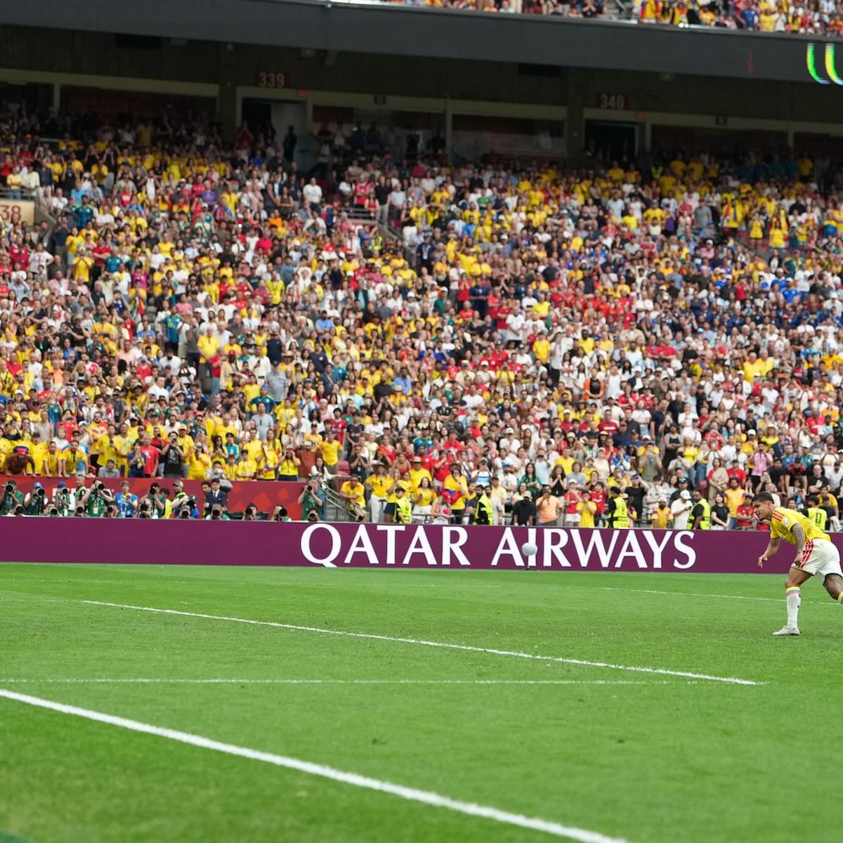 El Betis de Pellegrini sale en apoyo del “villano” de Colombia en la eliminación ante Suiza