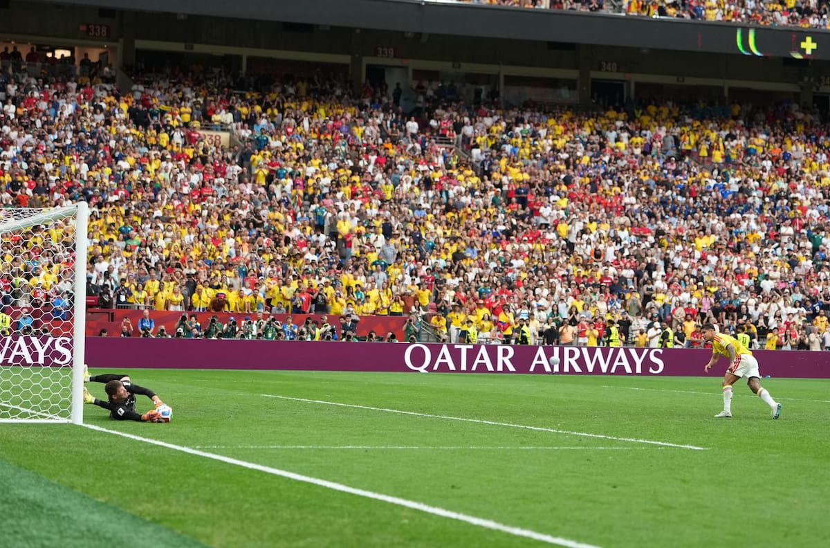 El Betis de Pellegrini sale en apoyo del “villano” de Colombia en la eliminación ante Suiza