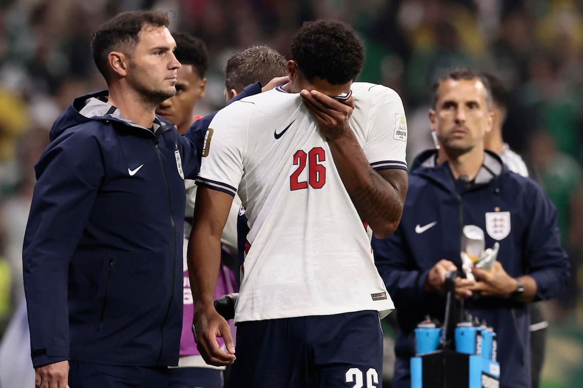 Jarrell Quansah se perderá dos partidos tras ser expulsado ante México. Foto: EFE.