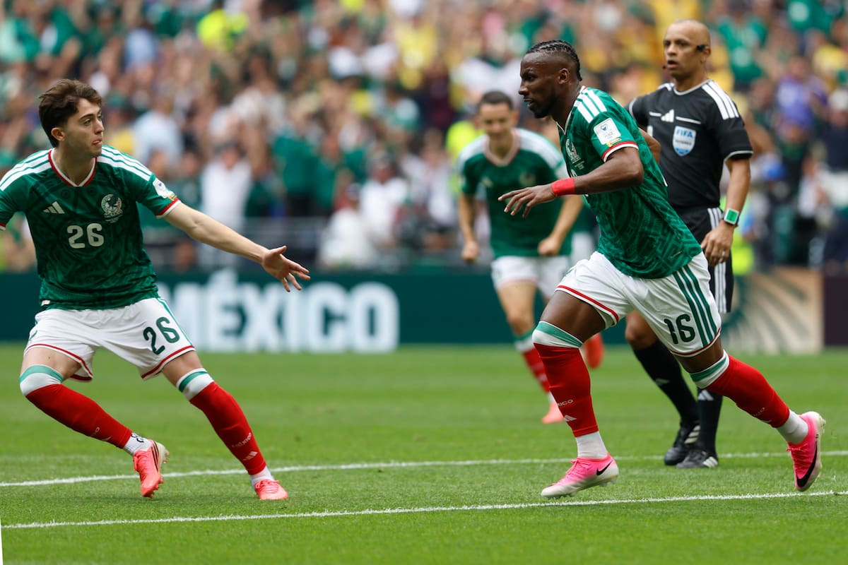 México frente a Sudáfrica en el duelo inaugural. Foto: EFE.