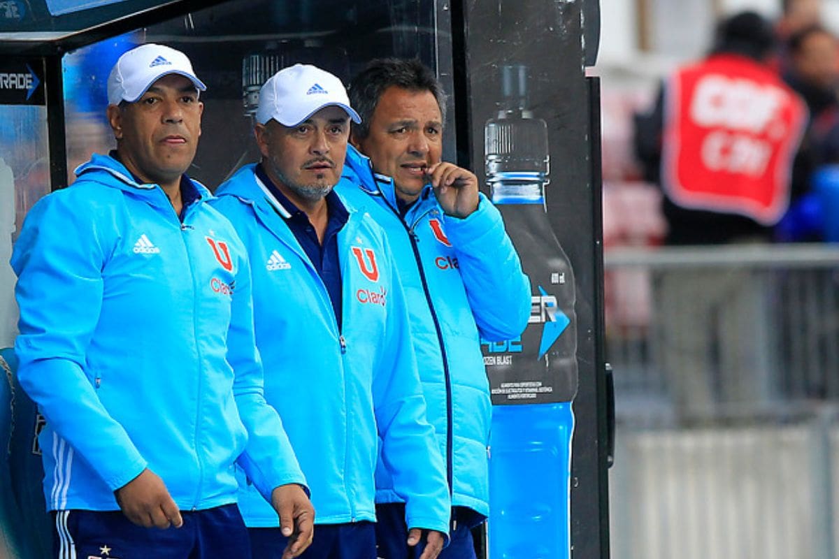 Cristián Castañeda y Luis Musrri cuando entrenaban a la U. Más a la derecha, Vïctor Hugo Castañeda.