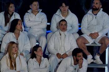 La fotografiaron en el aeropuerto: Conflictiva participante habría abandonado para siempre Mundos Opuestos