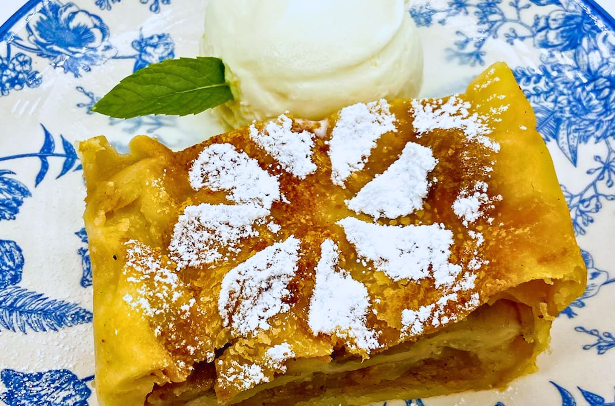 Kuchen, granja educativa y hospedaje: el histórico restaurante alemán a solo 30 minutos de Santiago