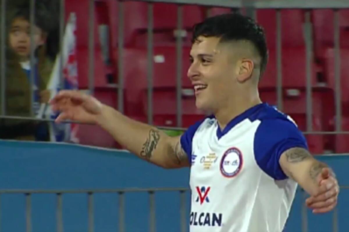 celebrando el primer gol ante la U en Copa Chile