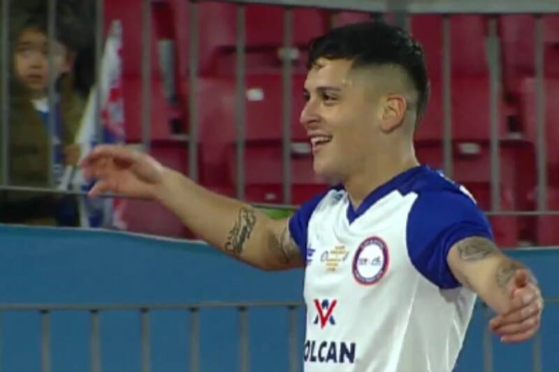 celebrando el primer gol ante la U en Copa Chile