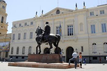 OMIL de Santiago publicó puestos de trabajo disponibles con sueldos desde $500.000 hasta $1.800.000