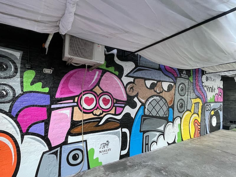 Mural estudio musical de Lucho Jara