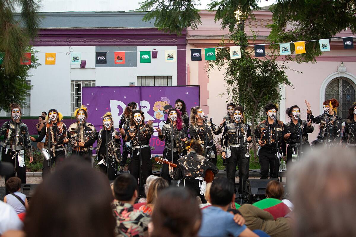 es una agrupación músico-teatral con 13 años de trayectoria, compuesta por 20 mujeres chilenas /Foto: Alejandra Gonzalez