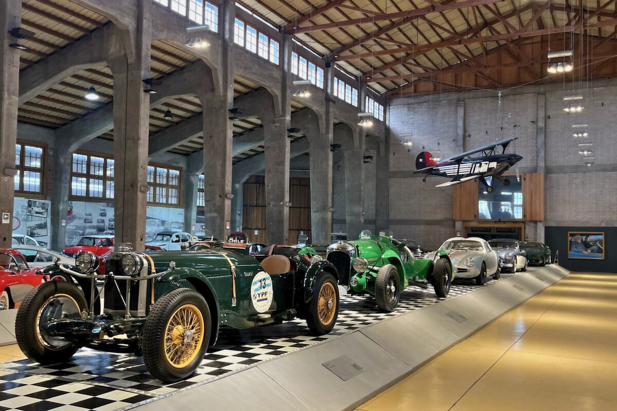 Una visita a la historia a través de autos clásicos y únicos para ver en compañía. Créditos: tripadvisor.cl.