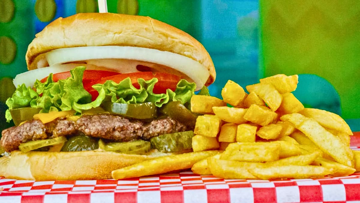 My Hero’s Café: el panorama otaku en Santiago donde se puede jugar y leer mangas mientras se disfruta de la comida