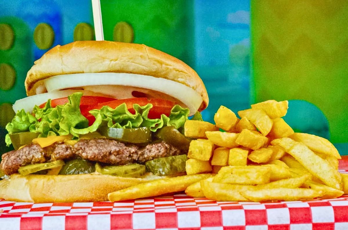 My Hero’s Café: el panorama otaku en Santiago donde se puede jugar y leer mangas mientras se disfruta de la comida