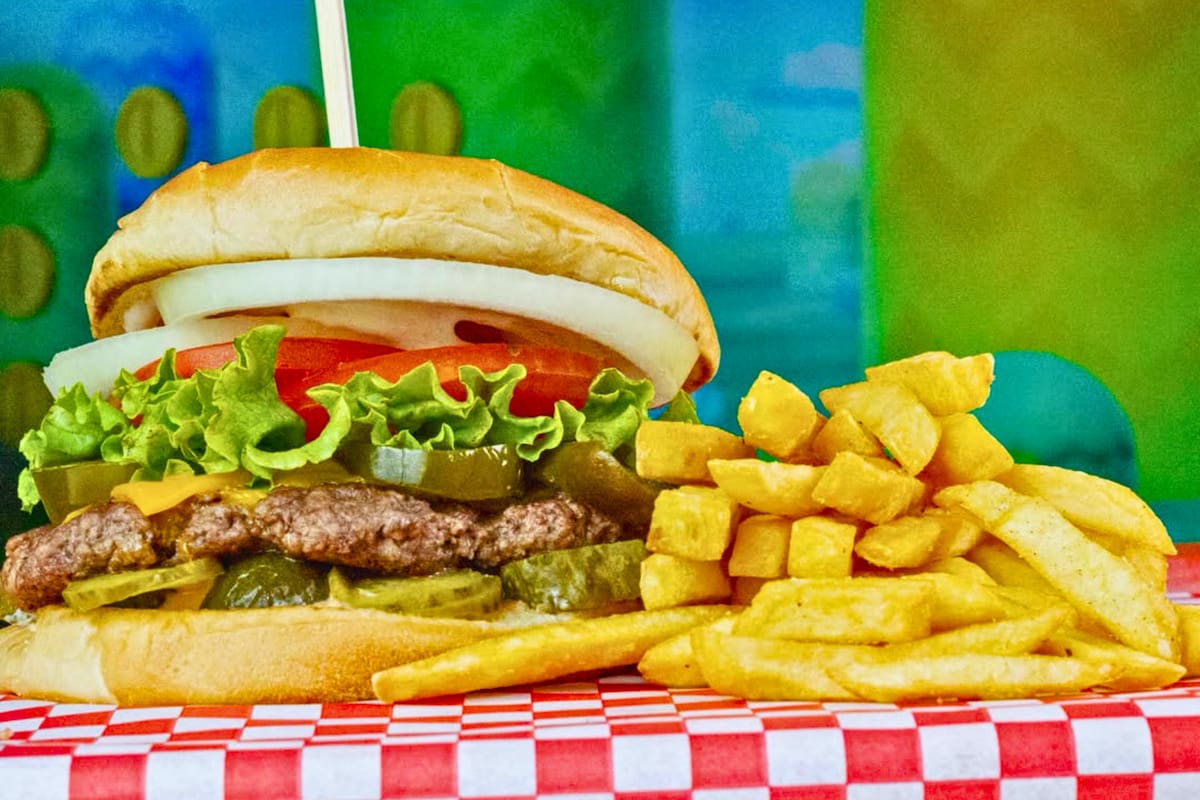 Un espacio único y perfecto para los amantes del mundo geek y la cultura pop japonesa. Foto: My Hero's Cafe en Instagram.