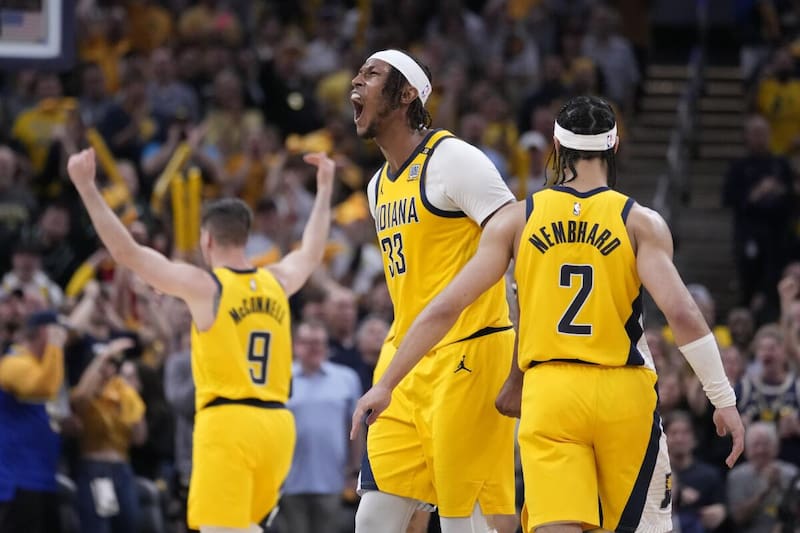 anotó una gran volcada en la victoria de los Pacers sobre los Knicks.