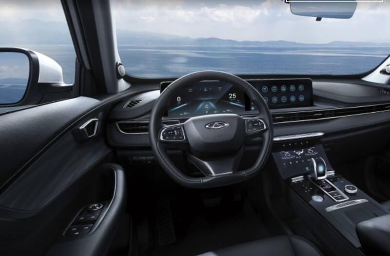 El periodista mostró su Chery.