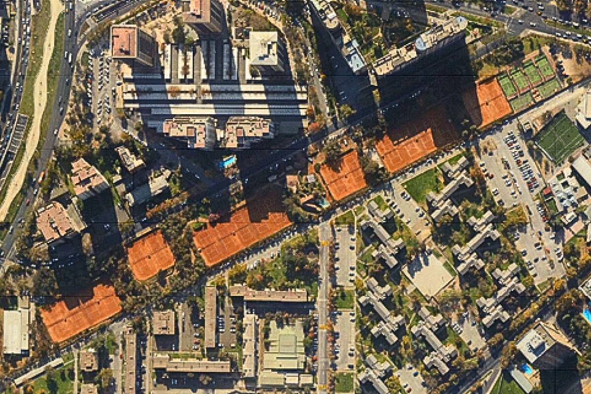 Disputa por terrenos de Cerro Colorado presentan dilema entre la continuidad de las canchas de tenis o instalar proyectos habitacionales.
