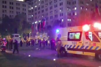 VIDEO | Hombre se prendió fuego a lo bonzo frente al Palacio de La Moneda