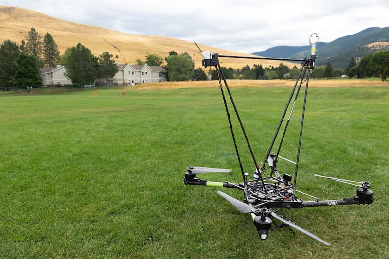 El dron está diseñado para que ambos sensores estén suficientemente lejos para no interferir entre ellos.