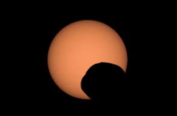 VIDEO | NASA capta impactante “ojo” que mira hacia abajo desde el espacio