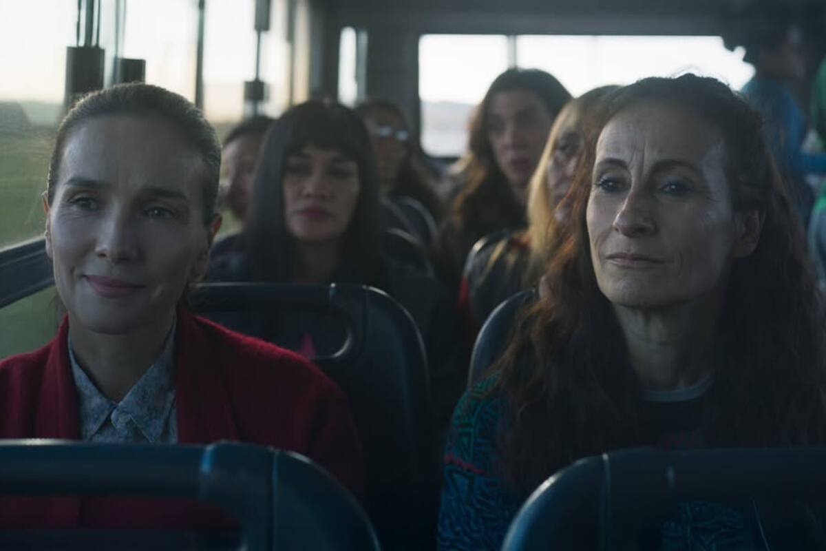 trabajaron juntas en una producción de Netflix. Créditos: Instagram @netflixchile.