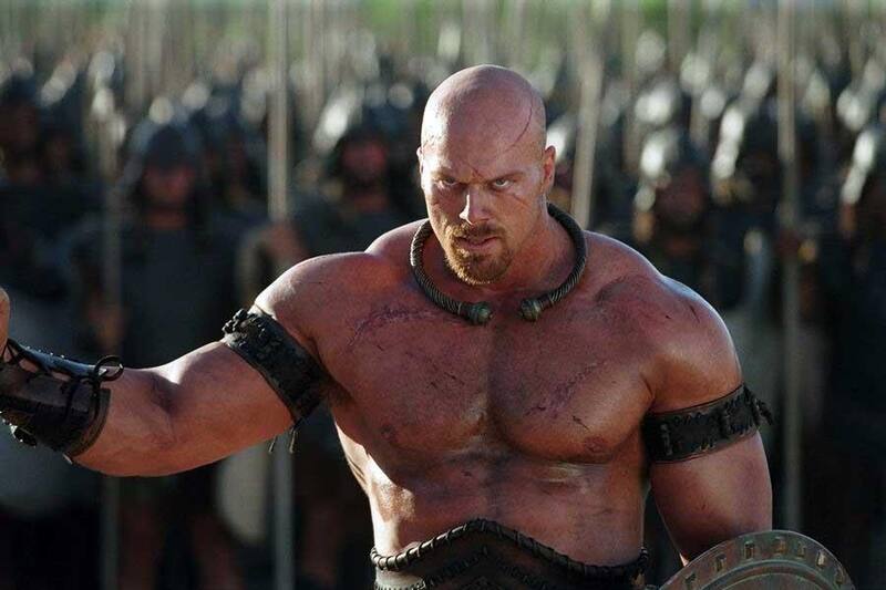 Nathan Jones es parte del elenco.