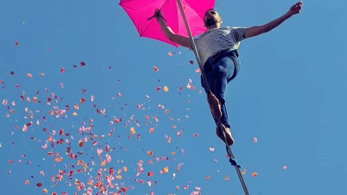 Teatro a Mil abrirá su temporada con un famoso equilibrista cruzando los cielos de la ciudad: ¿Cuándo y dónde verlo?