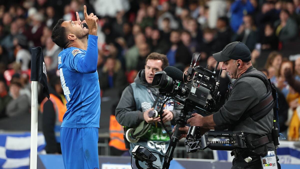 Grecia hizo historia en Wembley y homenajeó a excompañero de Ben Brereton que falleció