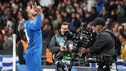 Grecia hizo historia en Wembley y homenajeó a excompañero de Ben Brereton que falleció