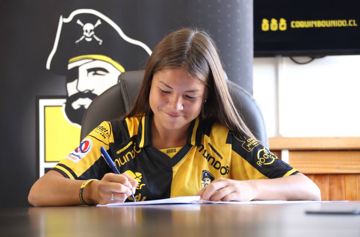 Mundialista con La Roja es la primera futbolista en firmar contrato profesional con Coquimbo Unido