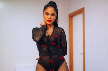 Natti Natasha sacó suspiros con osada imagen saliendo de la ducha