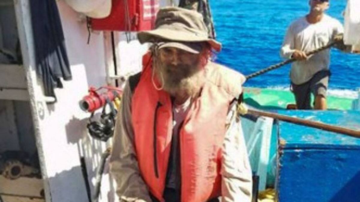 VIDEO | Rescataron a un náufrago junto a su perrita: Estuvo dos meses en medio del mar