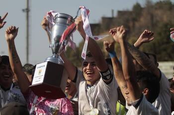 “Rey del Biobío”: el DT penquista que sumó dos títulos en un año