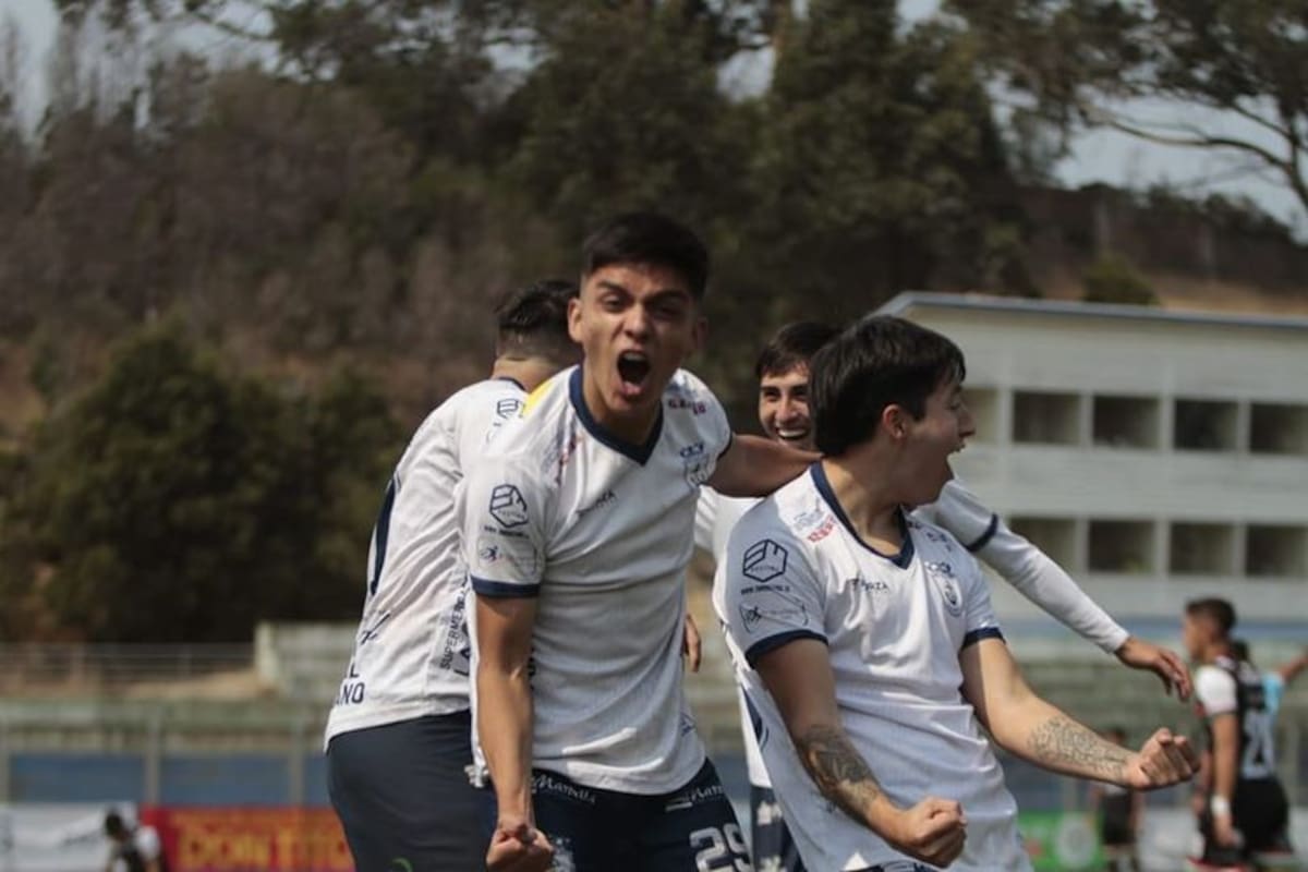Naval goleó 4-0 a Lota Schwager en Talcahuano. Crédito: Naval