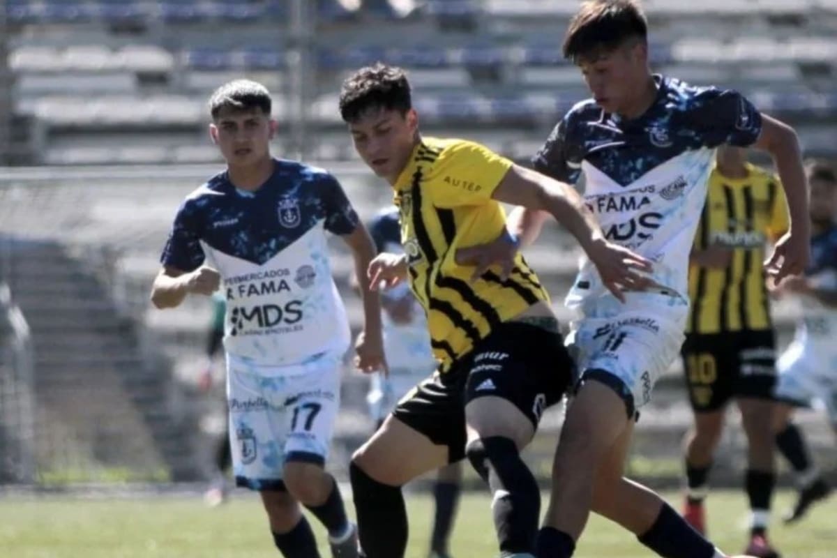 tradicional cuadro del fútbol chileno que milita en la Tercera B, cortó a dos integrantes del plantel. Crédito: @CdsNaval.